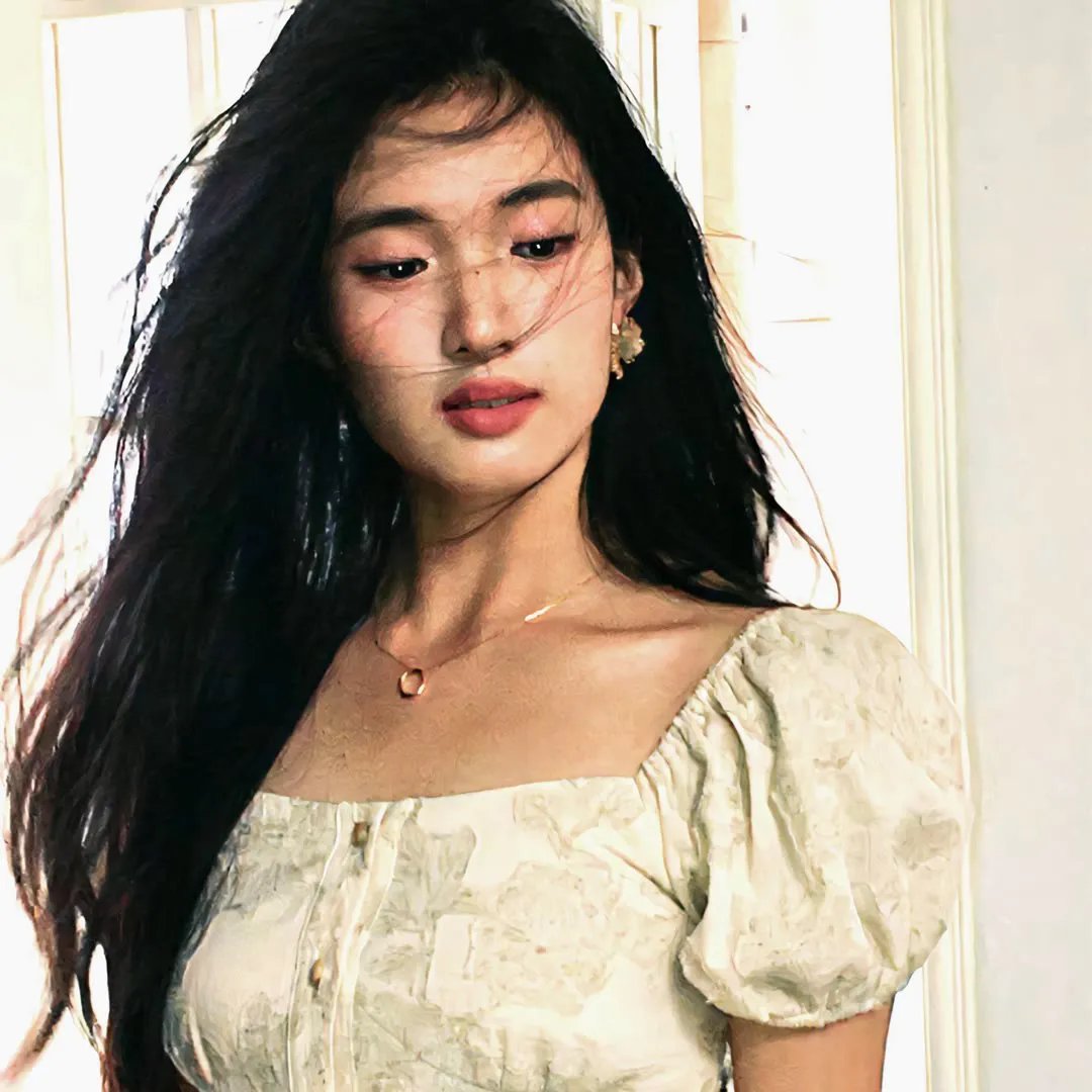 触碰的双手